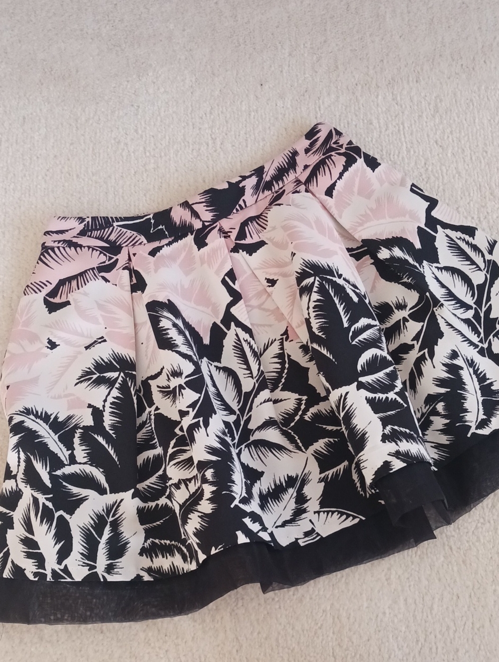Express Black & Blush Skirt.NWT.